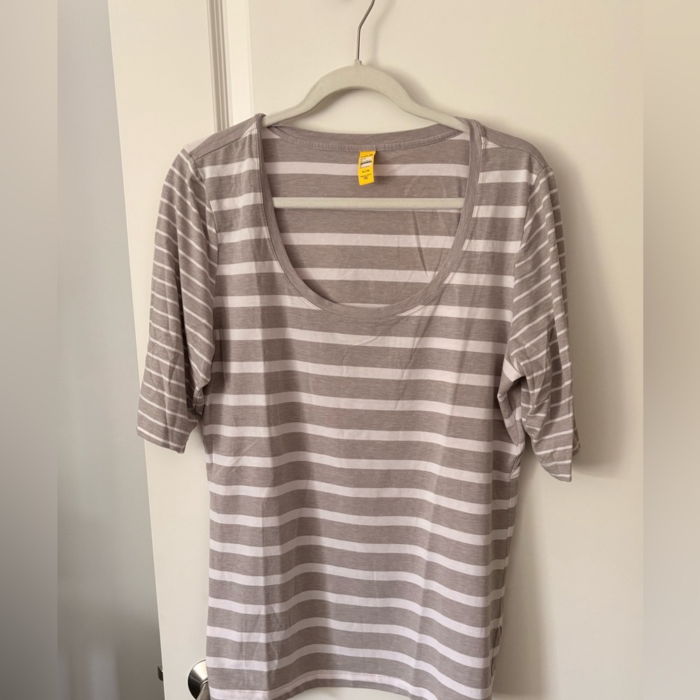 Lolë Women's Gray and White Stripe Scoop Neck Top